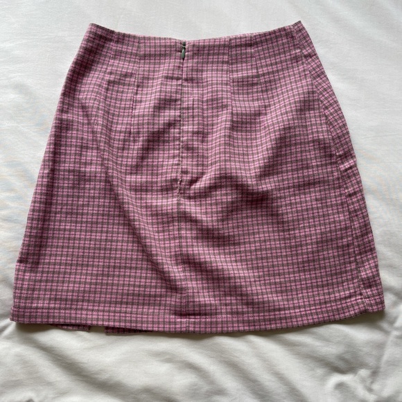 Pink plaid skirt from Brandy Melville - Picture 2 of 4